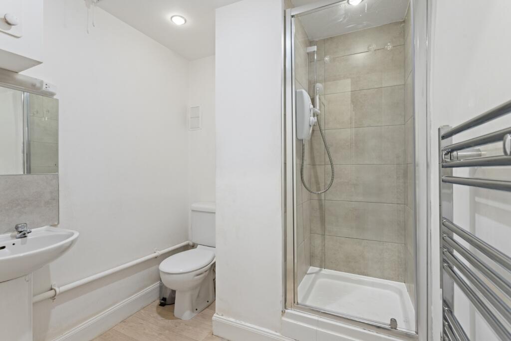 5 bedroom flat for rent