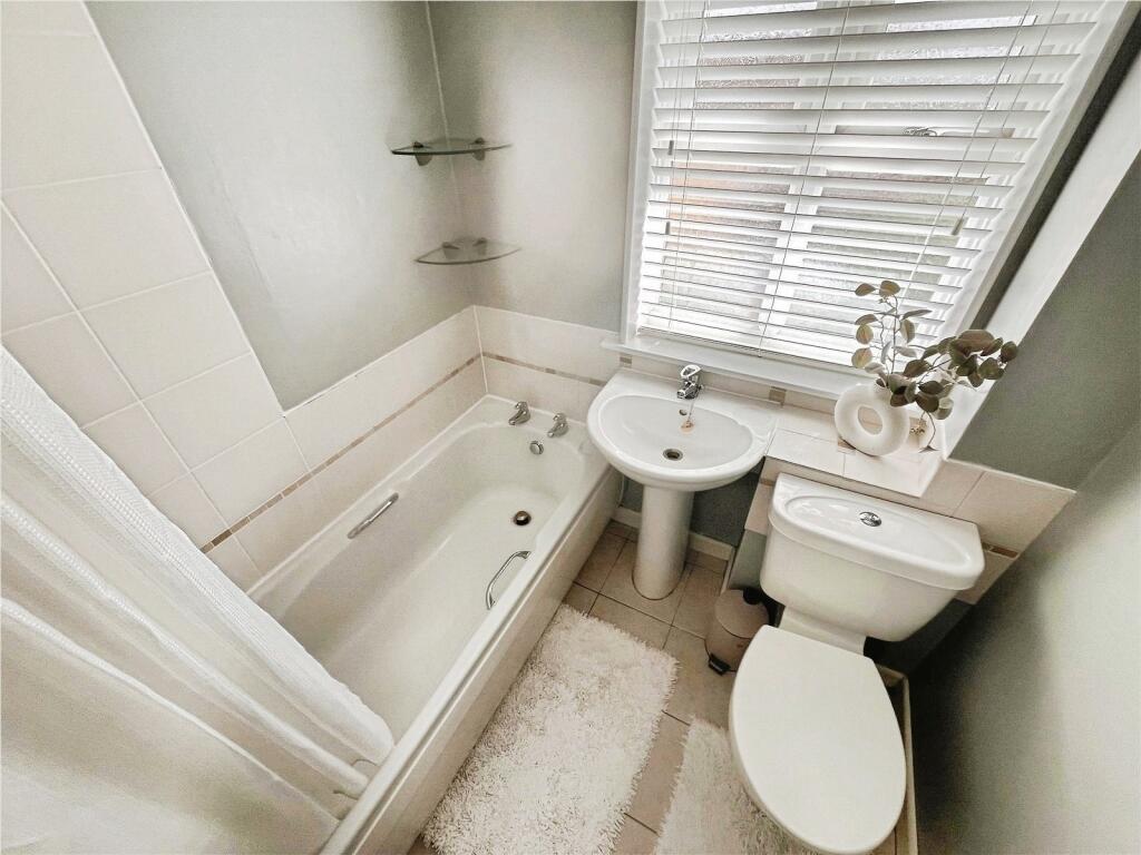 House in Bicester - More