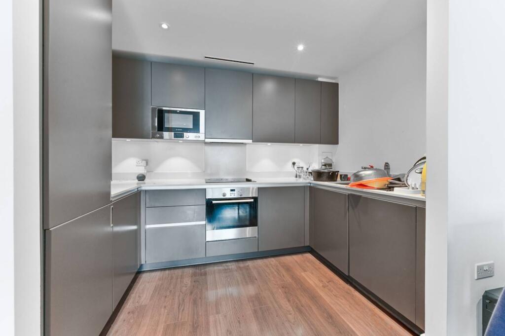 Apartment in Croydon - View 3