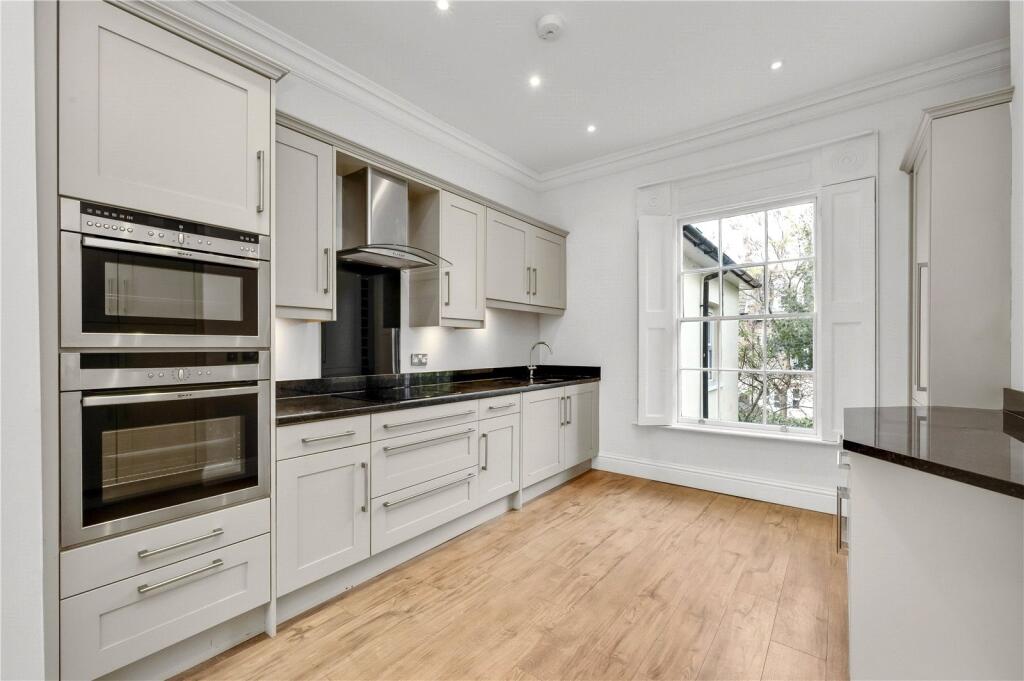 Portsmouth Road, Esher, Surrey, KT10 photo 4