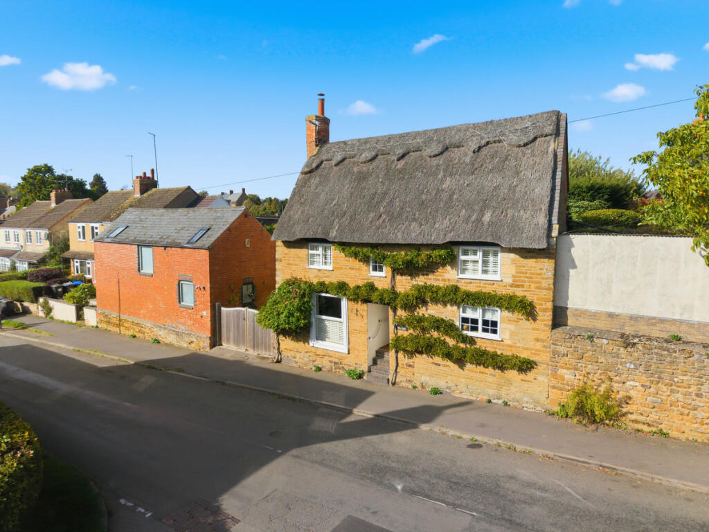 5-bed detached on Hillside Kettering Road, Walgrave, Northampton NN6 9PH, £800,000
