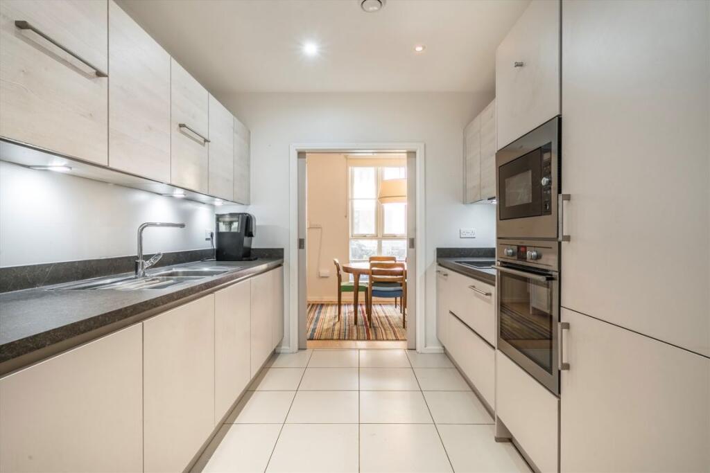 Apartment in London - View 5