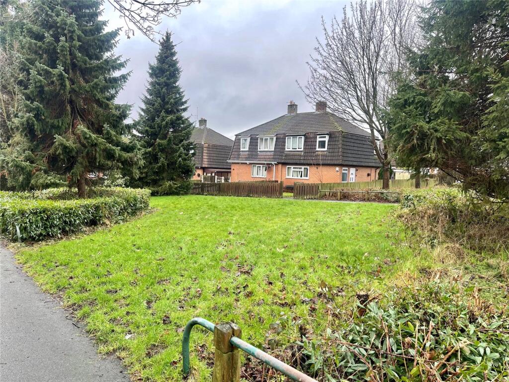3-bed semi-detached on Fir Tree Place, Newcastle, Staffordshire, ST5, £100,000