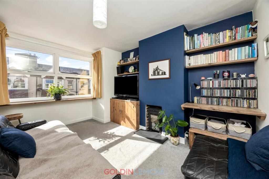 Apartment in Hove, Hangleton - View 2
