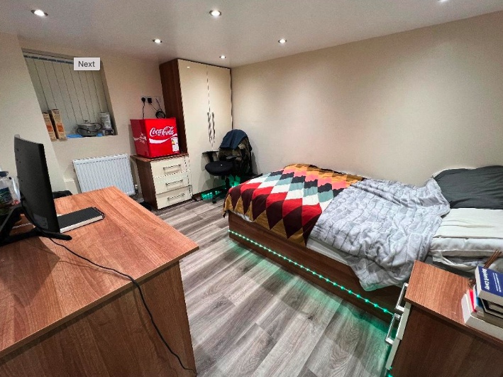 House in Leeds, West Yorkshire - View 5