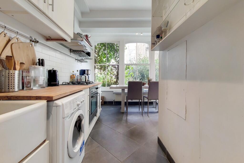 Apartment in London, West Kensington - View 3