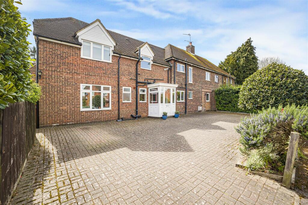 Main image of property: Arnold Avenue, Meopham