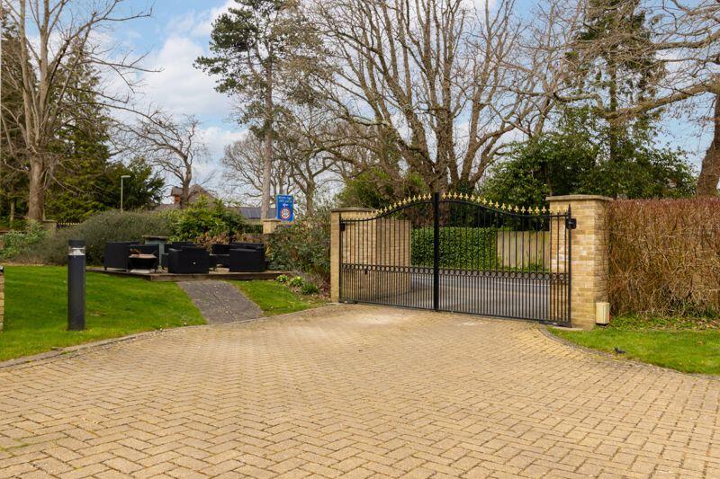 Westhall Road, Warlingham photo 3