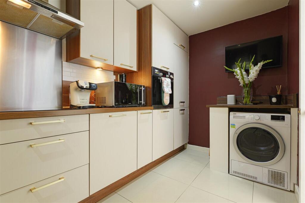 House in Folkestone, Morehall - More