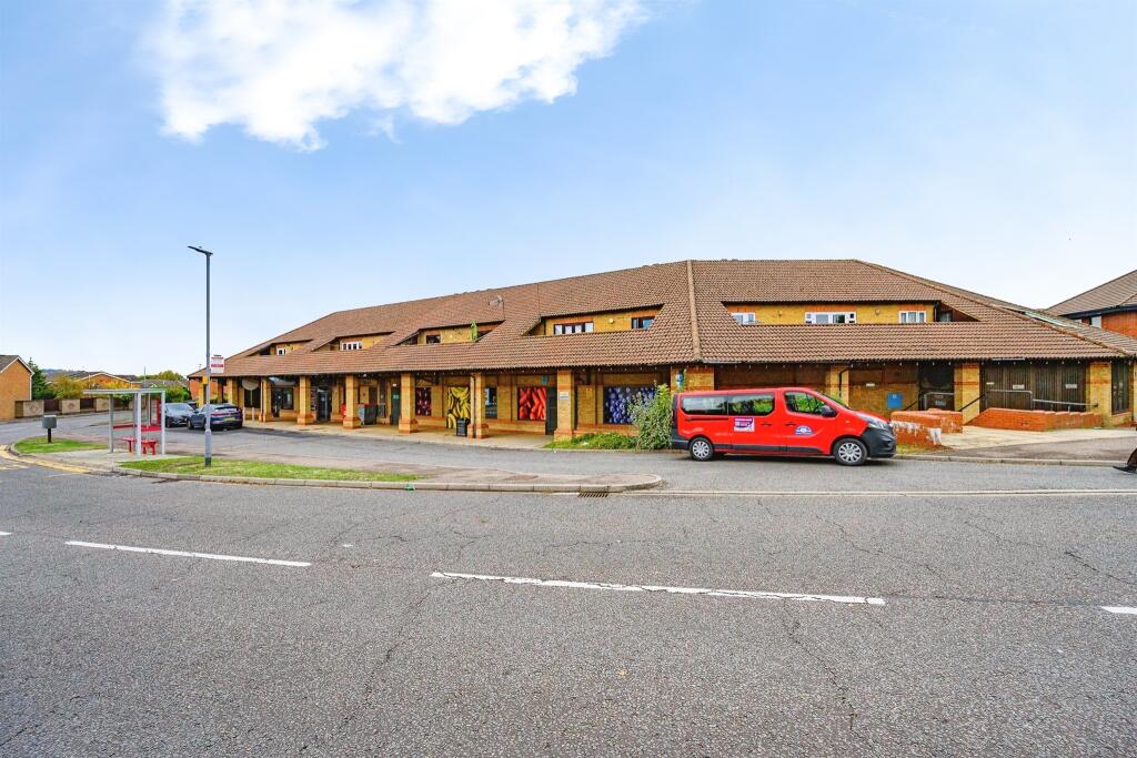 Hancock Drive, Luton photo 4