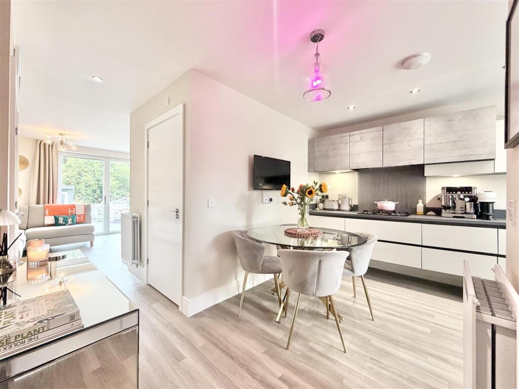 House in Blantyre, Greenhall Village, High Blantyre - More