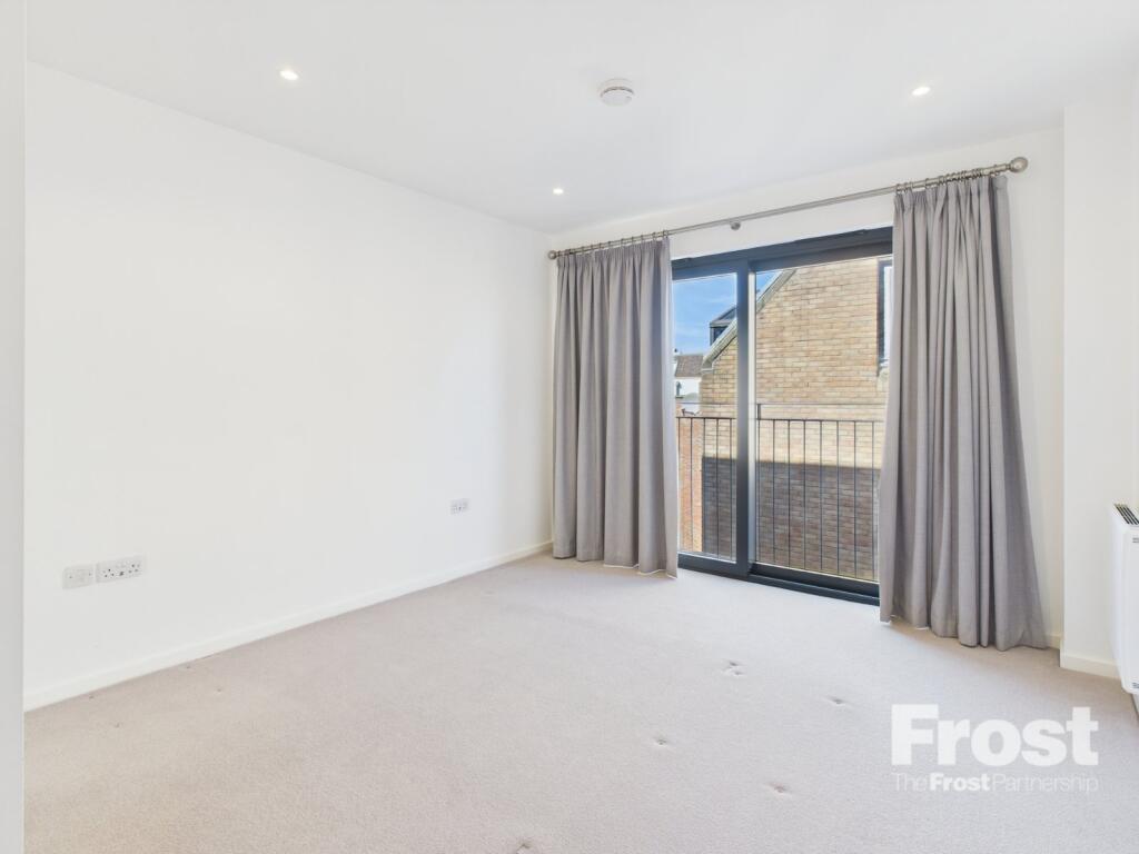 Apartment in Slough - More