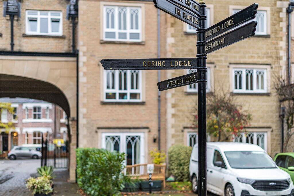 Studio flat on Goring Lodge, Pegasus Grange, Whitehouse Road, Oxford OX1, £500,000