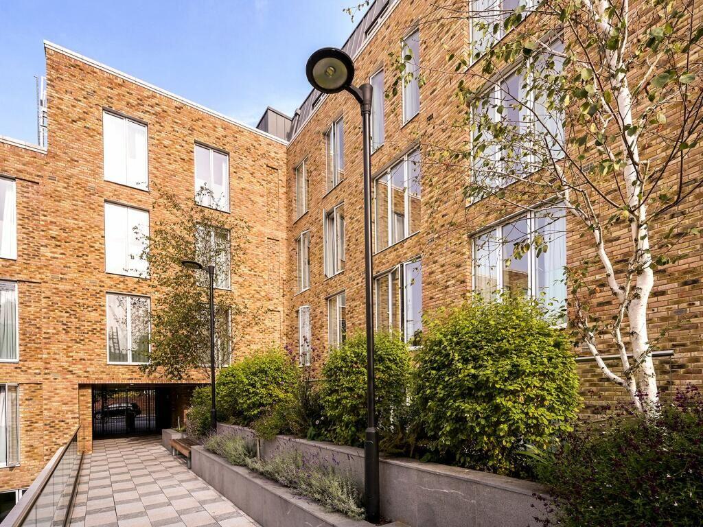 Apartment in London - More