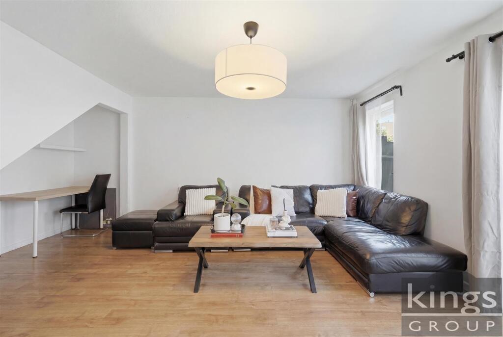 Hamilton Close., London - View 2