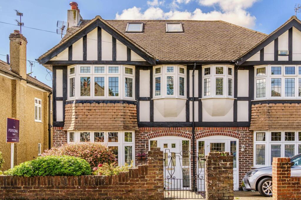 House in Epsom, Nork