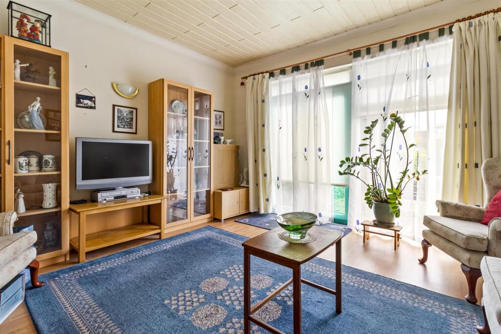 Woodlea Road, Worthing - More