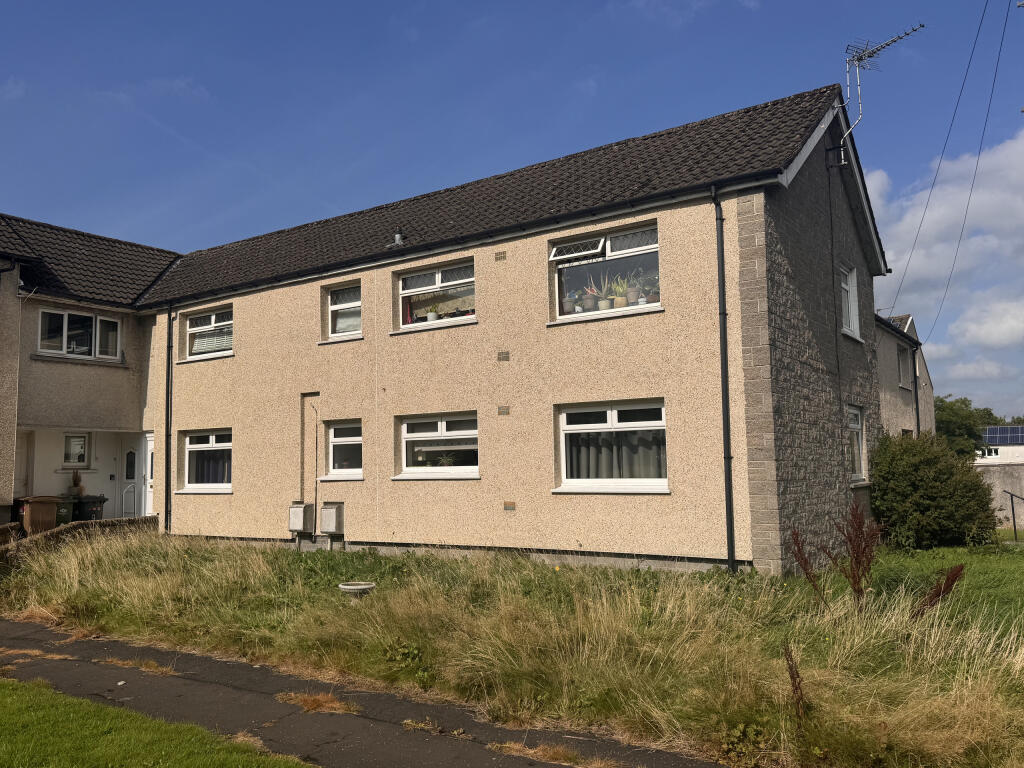 Main image of property: 11c Finch Place, Johnstone, Renfrewshire
