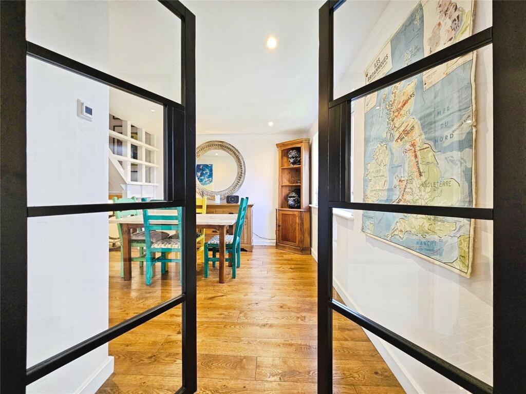 House in Hart, Winchfield - View 3