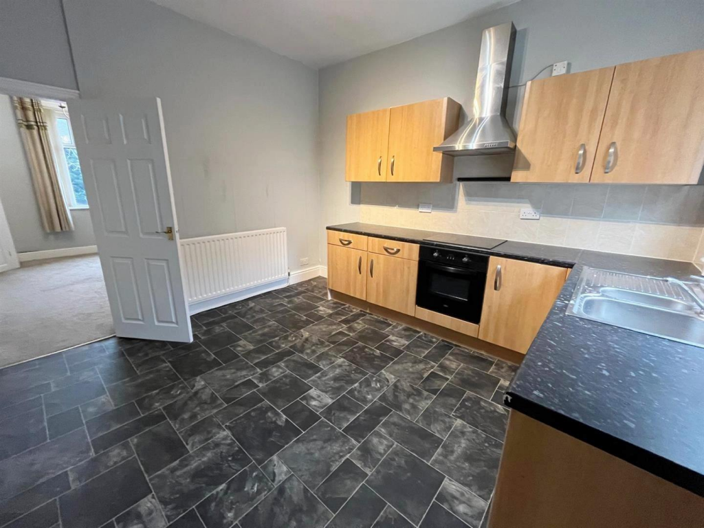 House in Tameside, Mossley - View 4
