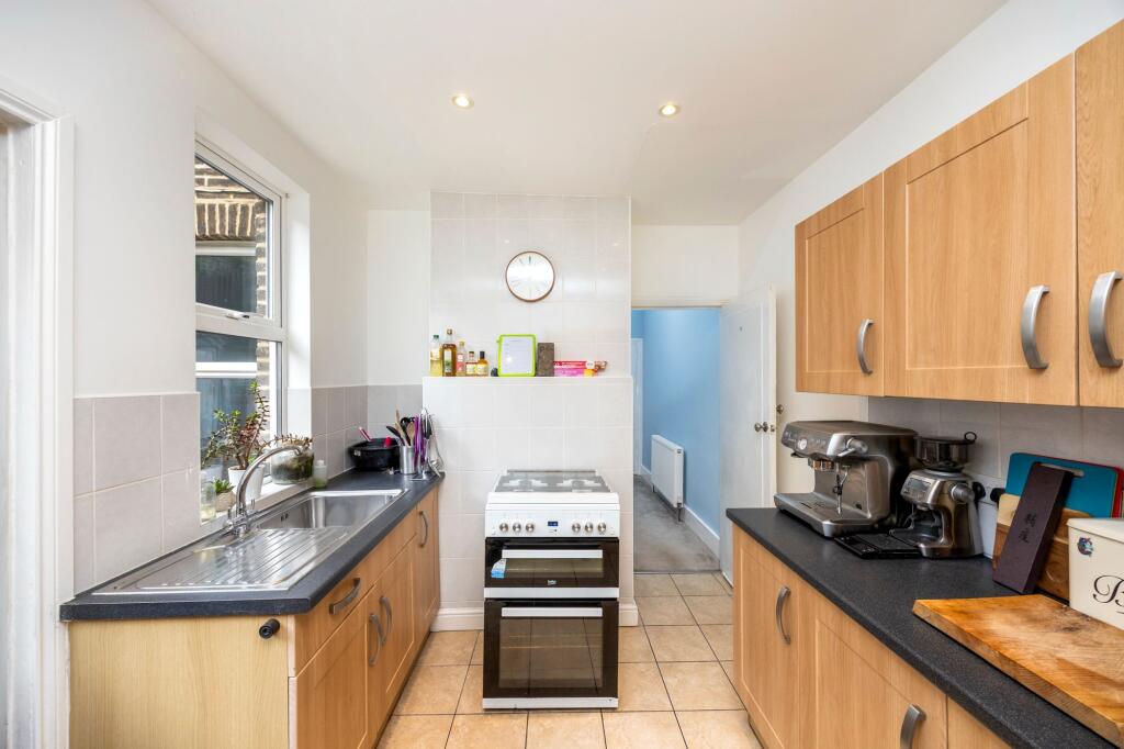 Dacre Gardens, Upper Beeding, BN44 photo 3