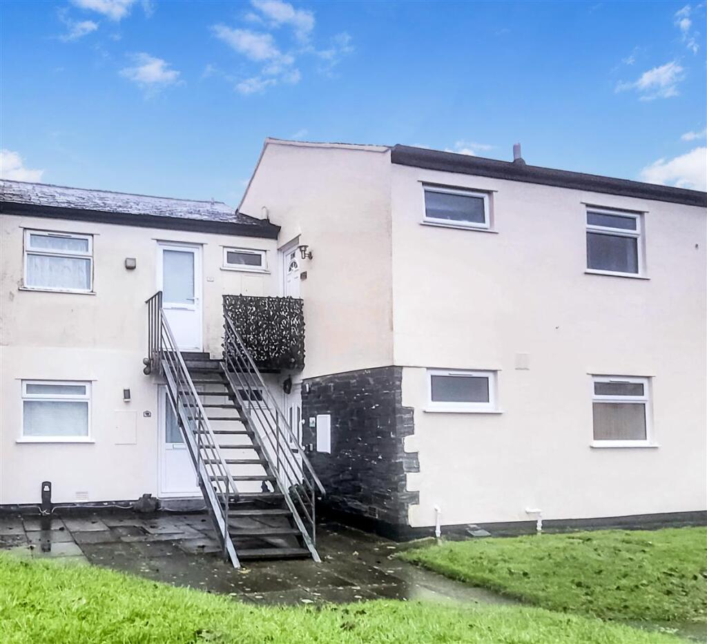 Main image of property: 18 Glan Gors, Harlech