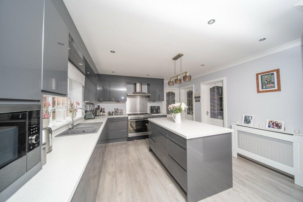 Sutton Lane, Brotherton, WF11 photo 3