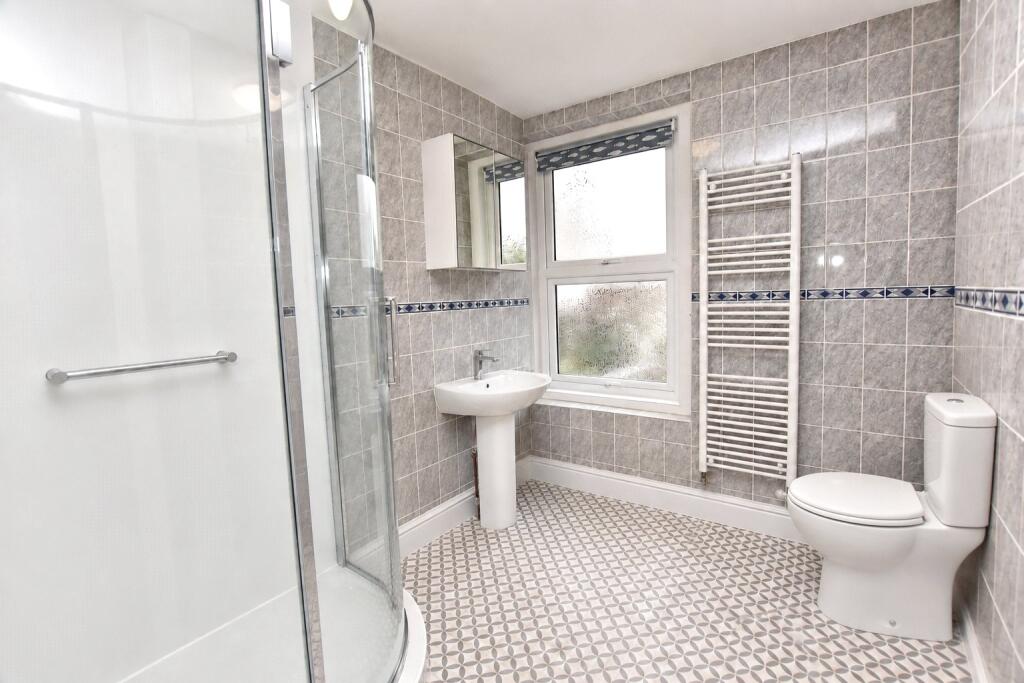 House in Teignbridge, Teignmouth - More