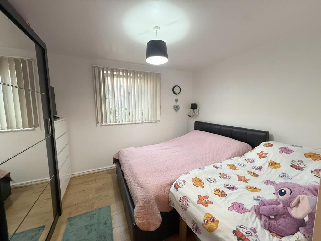 Apartment in London, Bedfont - View 5
