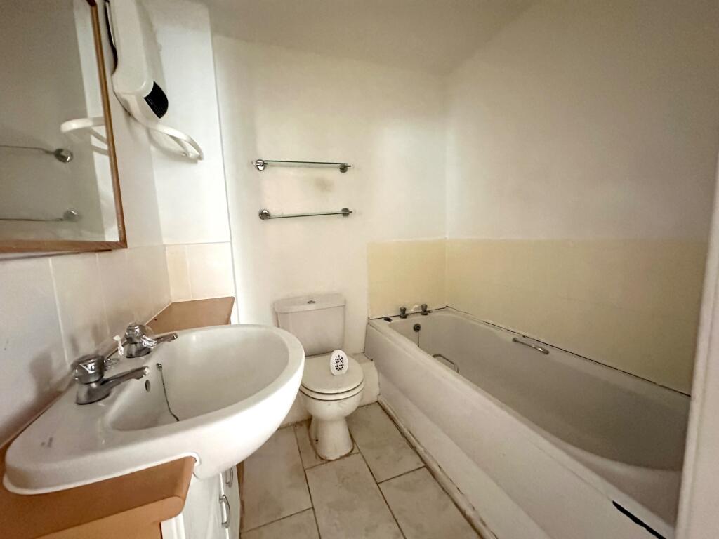 Apartment in Sandwell, Horseley Heath - View 4