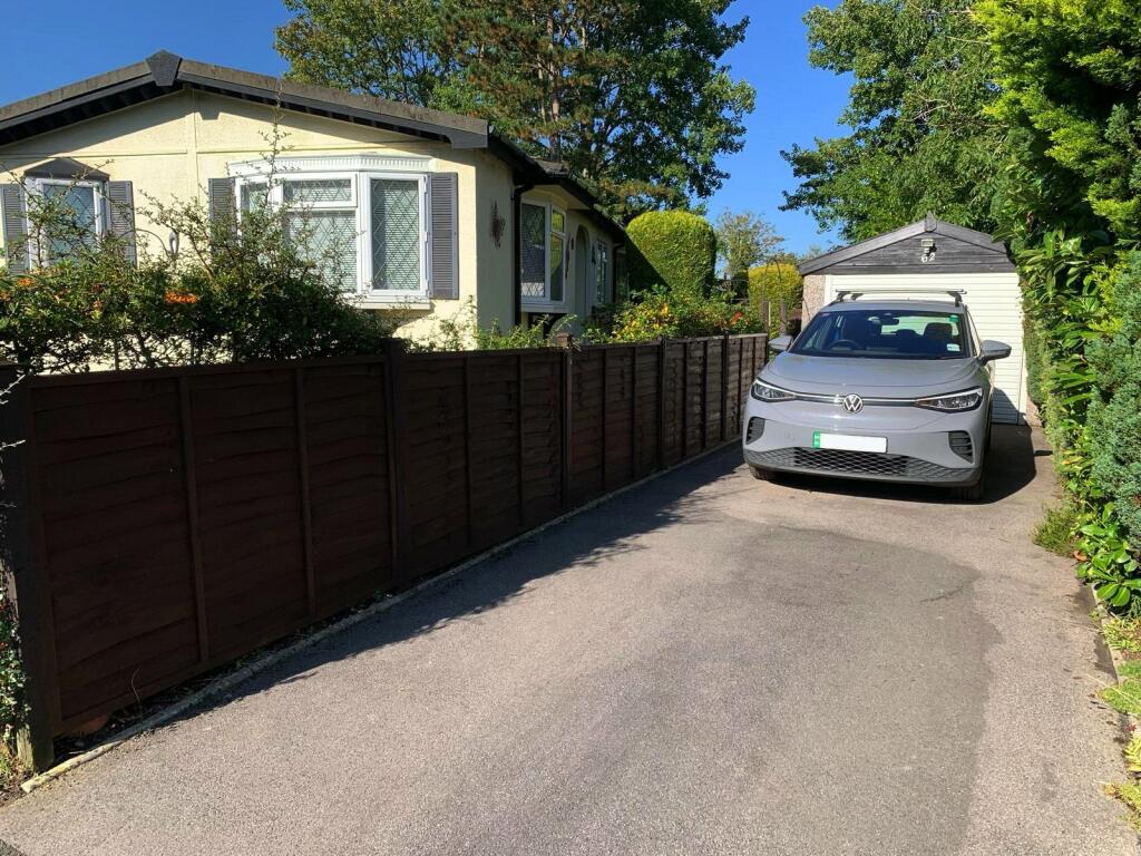 2-bed caravan on The Larches, Warfield Park, Bracknell, Berkshire, RG42, £299,950
