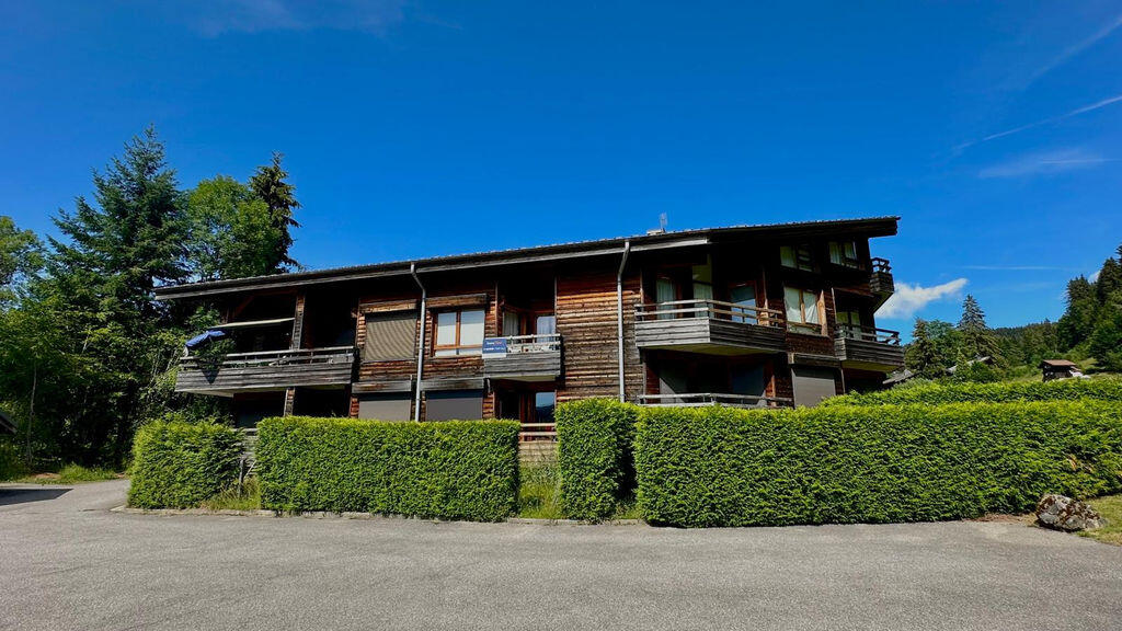 Main image of property: Stunning Ski-In/Ski-Out Apartment with Mezzanine and Views