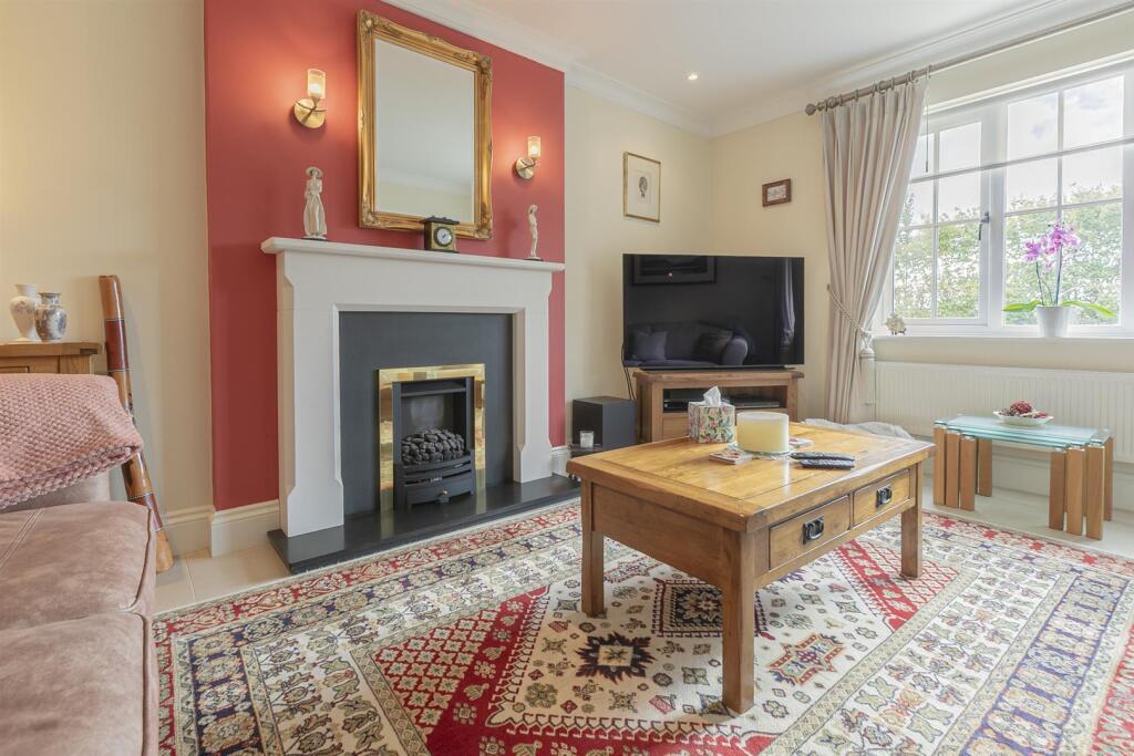 House in Royal Wootton Bassett, Wiltshire - View 4