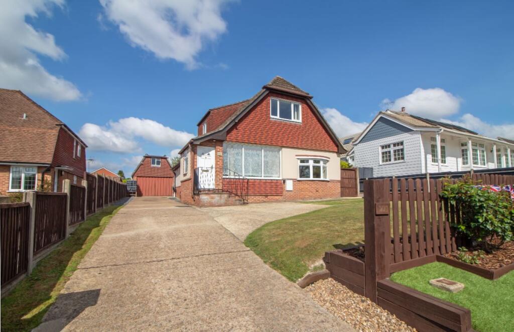 4-bed detached on London Road, Horndean, PO8 0HH, £599,995