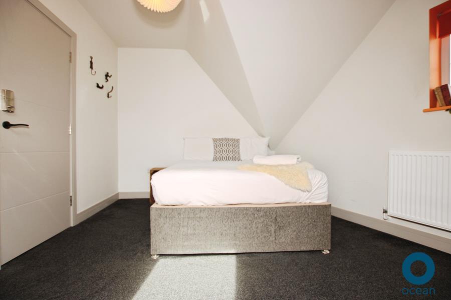 5 bedroom town house for rent