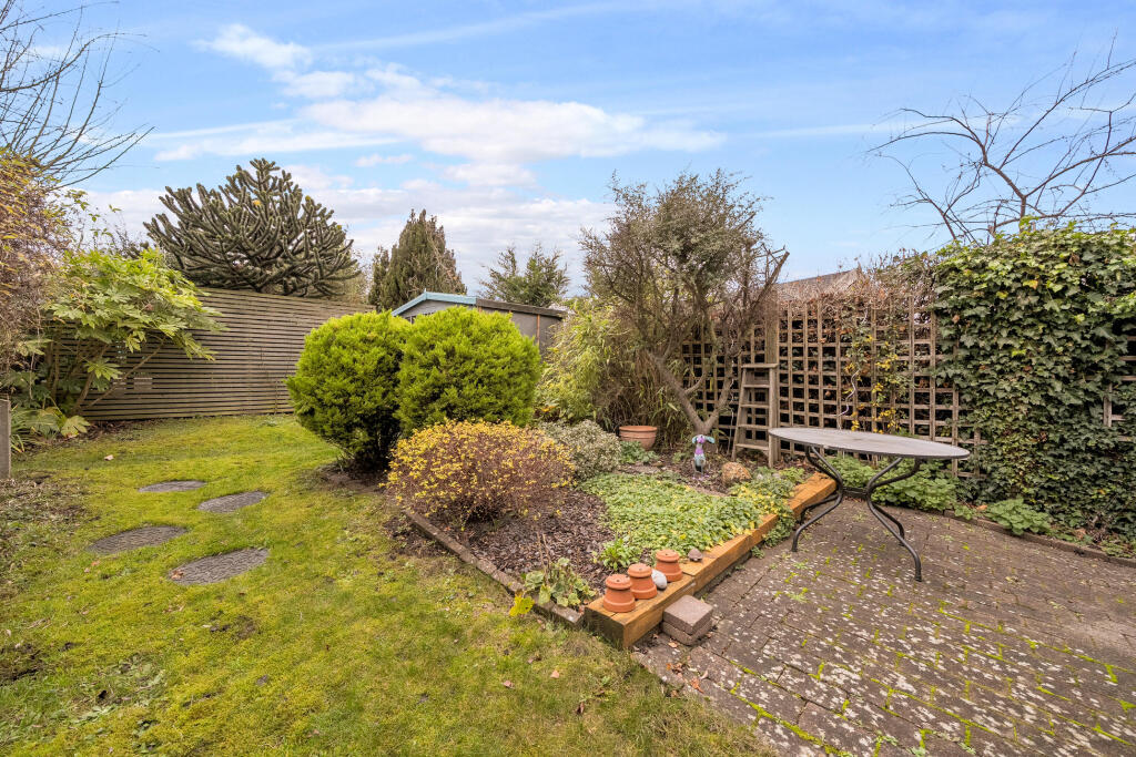 Stuart Road, East Barnet, Barnet, Greater London, EN4 photo 3
