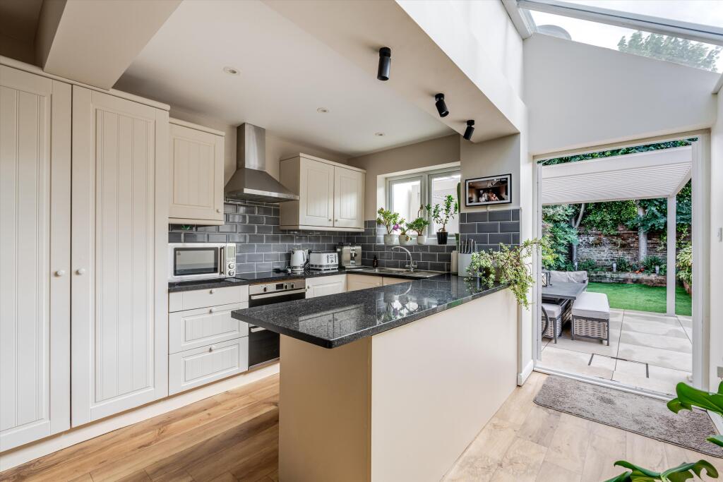 House in Guildford, Surrey - View 5