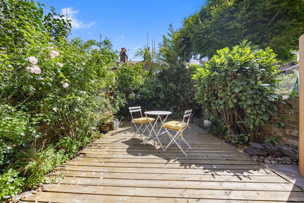 House in London - View 3