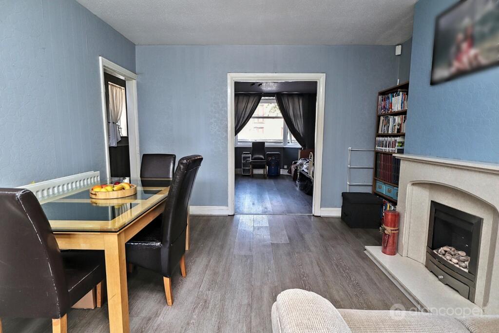 House in Nuneaton and Bedworth, Warwickshire - More