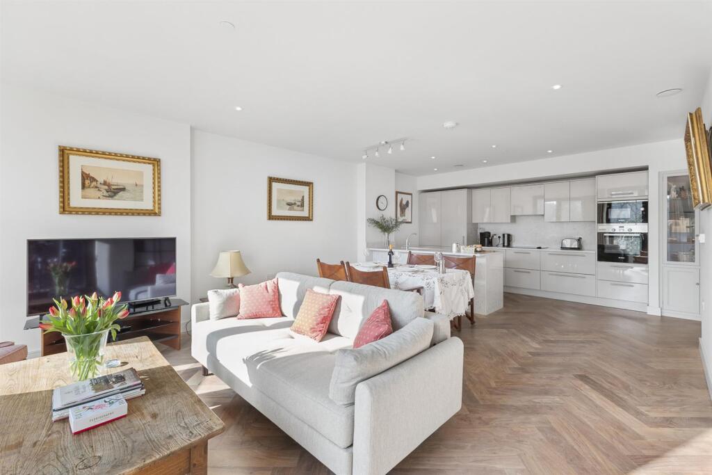 Apartment in Gloucester - More