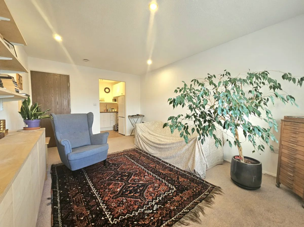 Bramhope Lane, London, SE7 7HP photo 2