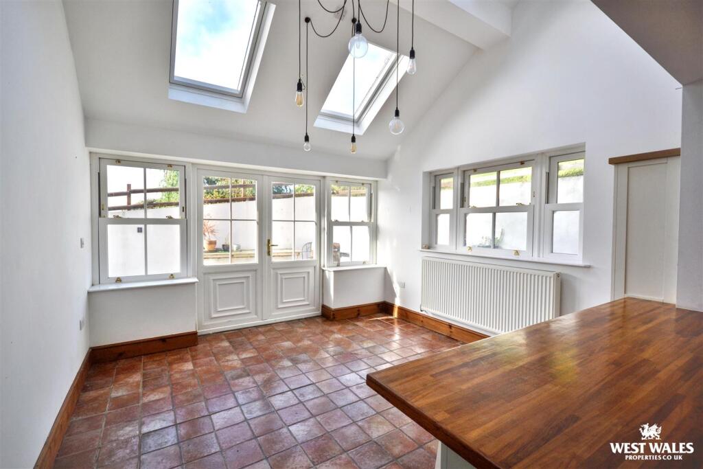 House in Felin-Wnda, Troedyraur - More