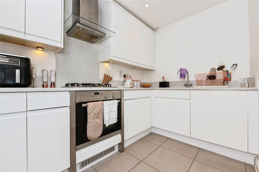 Chapel Drive, Dartford, Kent, DA2 photo 3