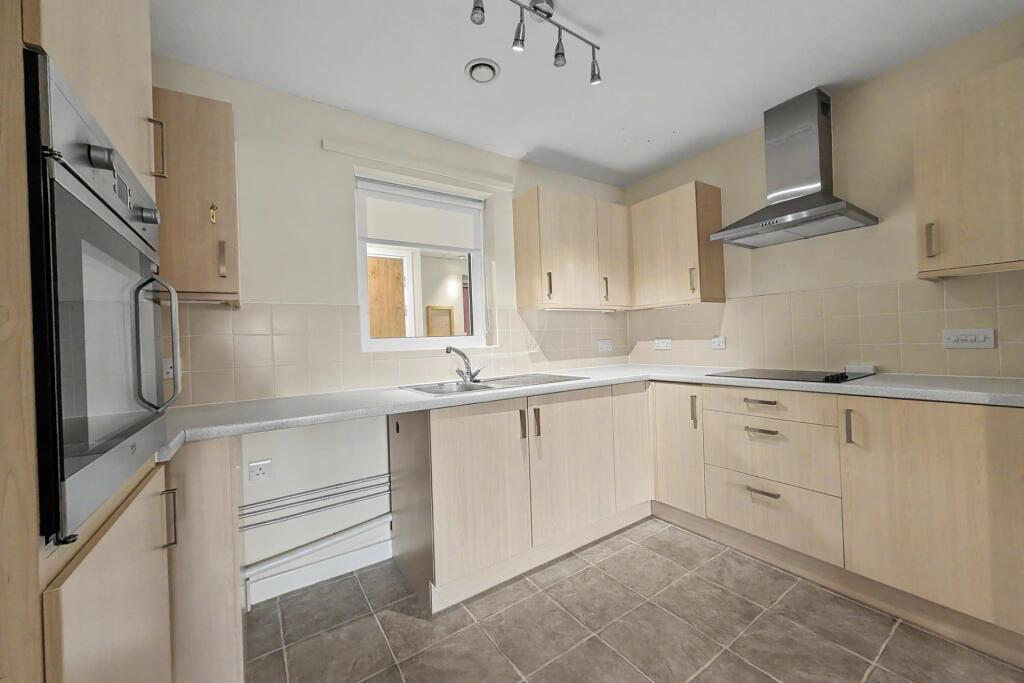 Apartment in Eastleigh, Chandler's Ford - View 4