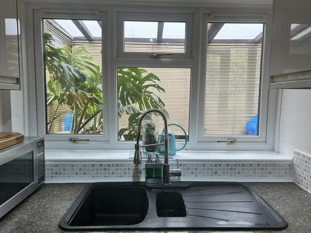 House in Nottingham, Porchester Gardens, Woodthorpe - More