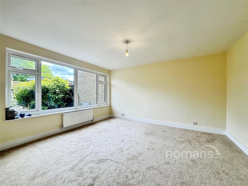 House in Rushmoor, Totland, Farnborough - View 5