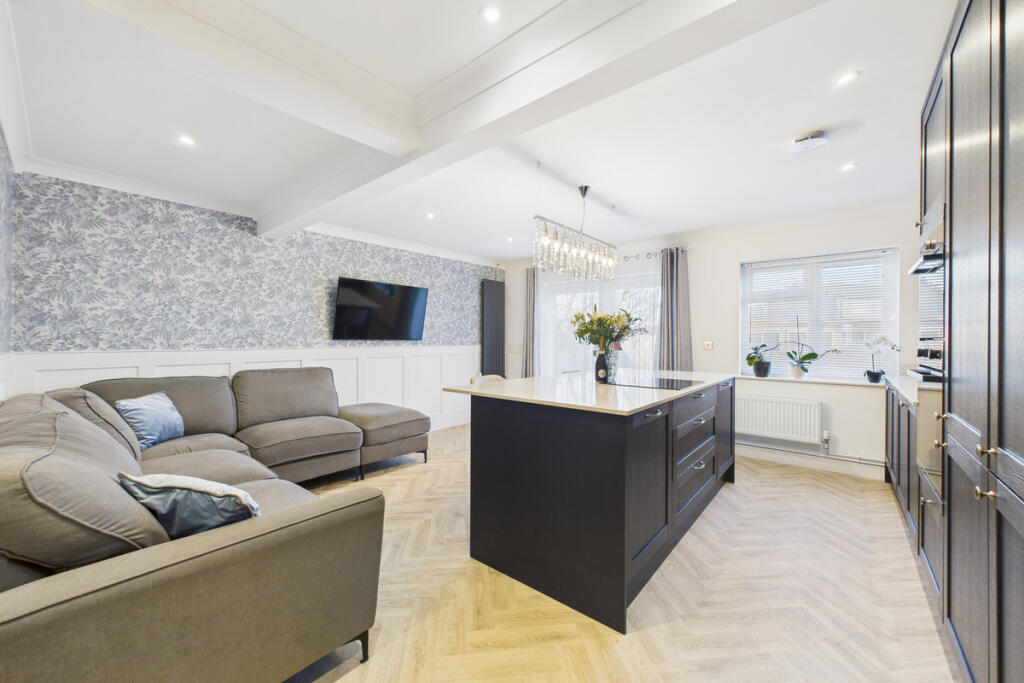 House in Hemel Hempstead - More
