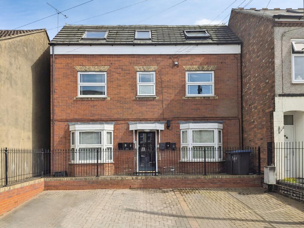 Main image of property: Flat 1, Walton Court, 100 Bath Street, Rugby, Warwickshire CV21 3JD