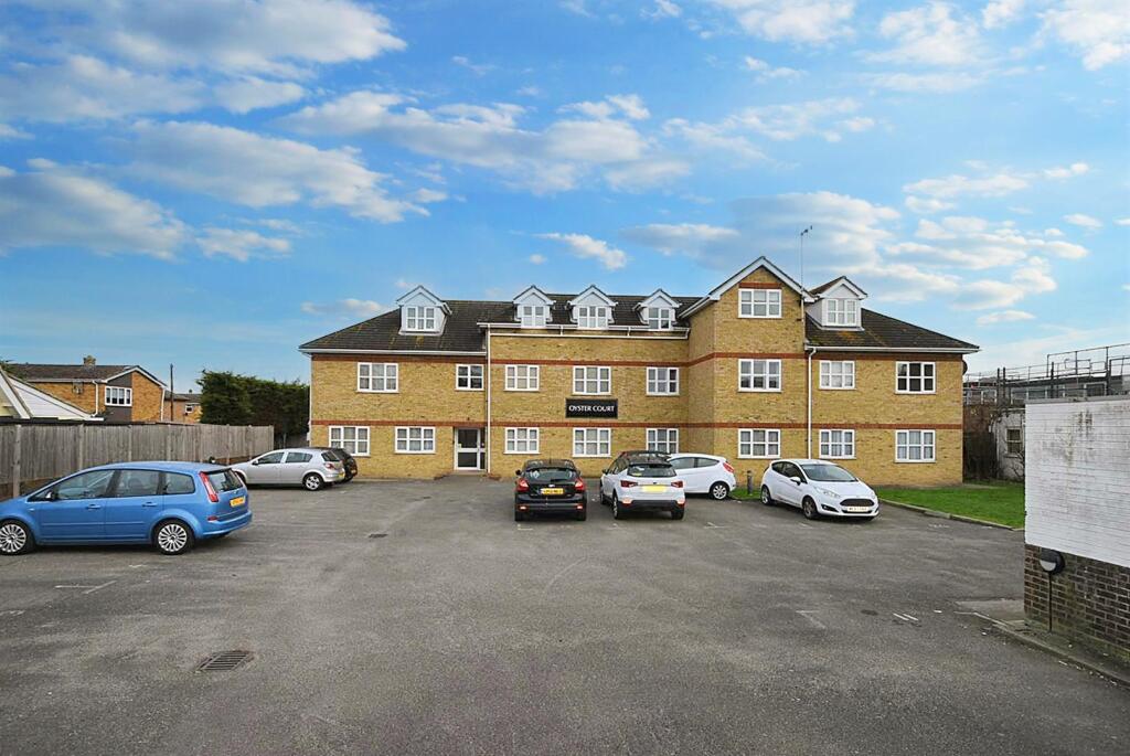 Studio apartment on RENTAL INVESTORS ONLY - Elder Tree Road, Canvey Island, £160,000