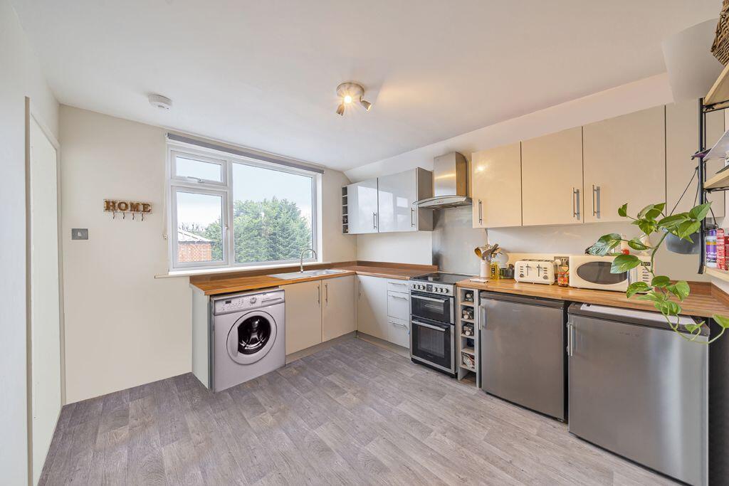 Main image of property: 2 bedroom flat to rent in High Street, Shepperton TW17